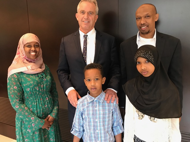RFK-with-Somali-family-MN