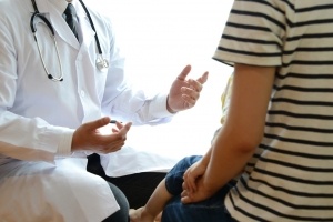 Doctor explaining for patient