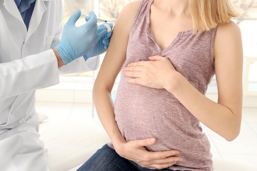 Should Women be Given the Tdap Vaccine During Pregnancy? Male-doctor-vaccinating-pregnant-woman