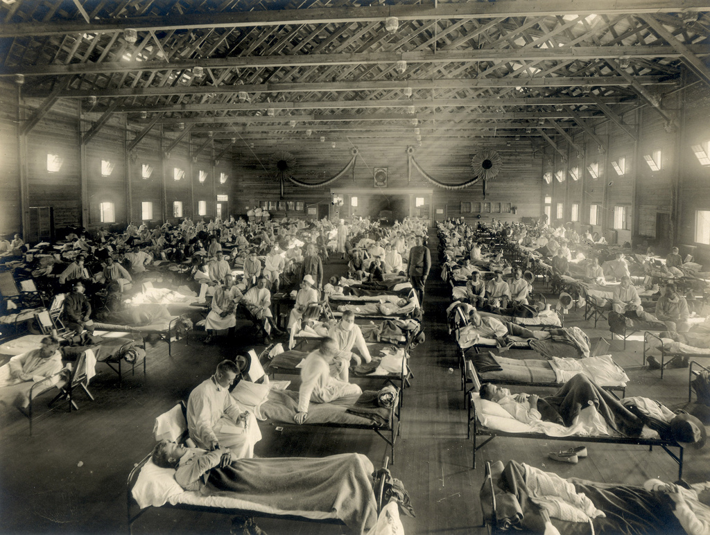 Emergency_hospital_during_Spanish_flu_epidemic,_Camp_Funston,_Kansas_-_NCP_1603