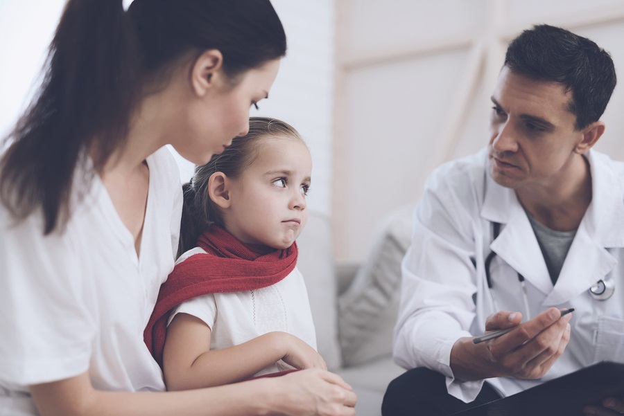 The doctor interrogates the girl and her mother. He writes an anamnesis in his notebook